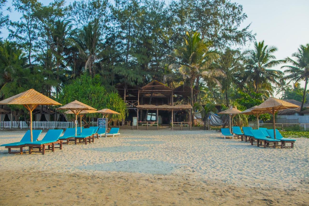 Devarya Wellness Beach Resort Morjim Esterno foto